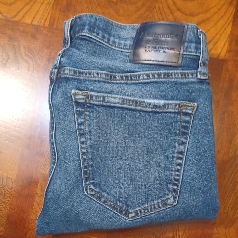 Abercrombie & Fitch Slim Blue Jeans with Classic Style